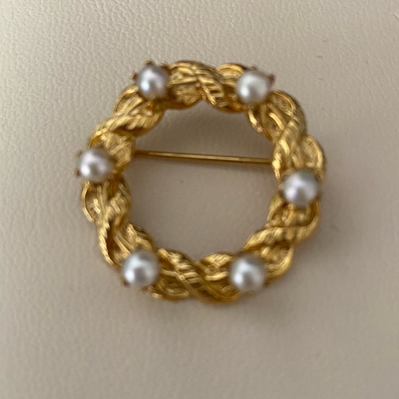 Set of three (3) custom jewelry pins- Bee, fish and circle design - Picture 3 of 5